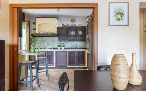 Casa Dolceconero: Meubles, Design Intérieur, Cuisine, Sol, Bois, Comptoir, Cabinetry, Éclairage, Chaise, Table Cuisine Et Salle A Manger