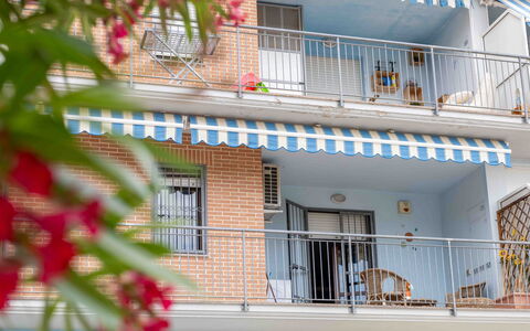 Casa Dolceconero: Balcon, Métal, Le Fer, Balustre, Porche, Balustrade, Store, Plante D'Appartement, Clôture