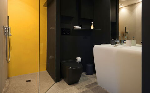 Villetta Farfallina: Mur, Luminaire Plomberie, Salle De Bains, Design Intérieur, Sol, Sol, Plomberie, Éclairage, Robinet, Lavabo