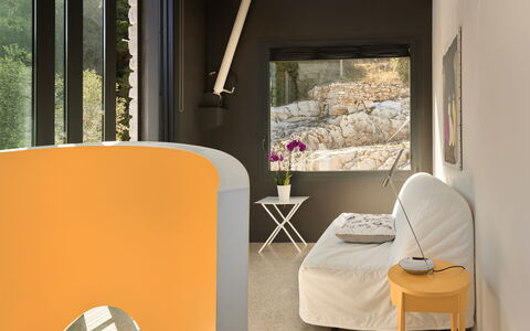 Villetta Farfallina: Meubles, Design Intérieur, Éclairage, Orange, Pièce, Chaise, Luminaire, Salon, Lampe, Table Basse