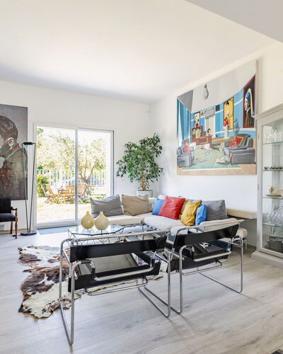 Art and Sea House: Meubles, Design Intérieur, Sol, Mur, Sol, Bois, Plafond, Canapé, Table, Salon