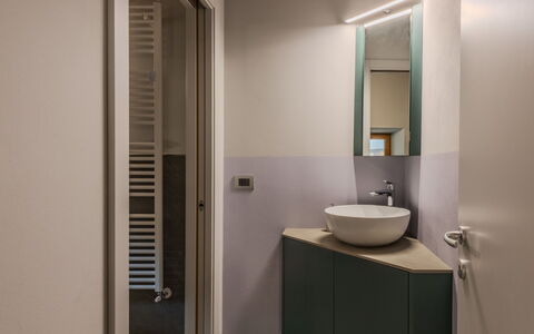 Silvia: Mur, Design Intérieur, Sol, Sol, Luminaire Plomberie, Lavabo, Éclairage, Évier, Plafond, Salle De Bains