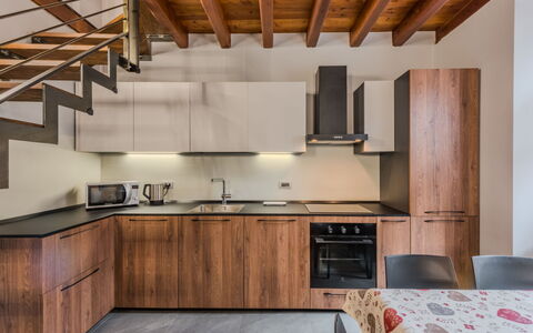 Silvia: Sol, Meubles, Design Intérieur, Bois, Cuisine, Comptoir, Cabinetry, Sol, Parquet, Plafond