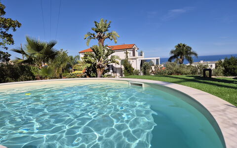 Oasis Villa Sanremo: Bleu, Piscine, Recours, Eco Hôtel, Loisir, Ombre, Mobilier De Jardin, Aménagement Paysager, Hôtel