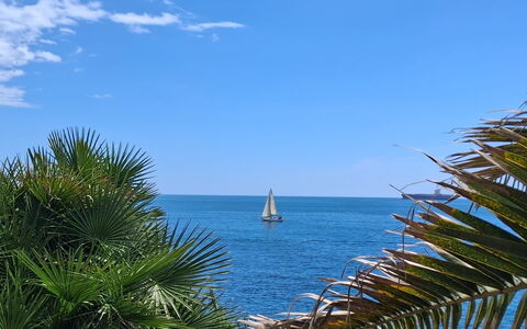 Oasis Villa Sanremo: Bleu, Jour, Plan D'Eau, Mer, Horizon, Navire, Cotiers Et Relief Océaniques, Océan, Bateau, Plage