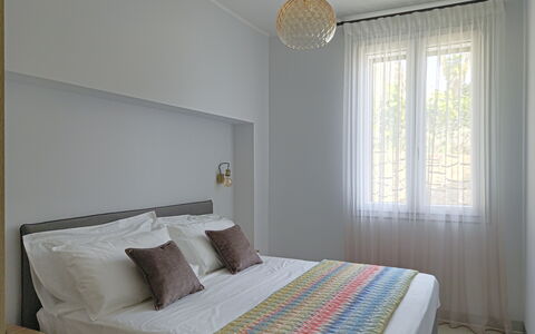 Oasis Villa Sanremo: Design Intérieur, Meubles, Mur, Lit, Sol, Chambre, Sol, Bois, Pièce, Plafond