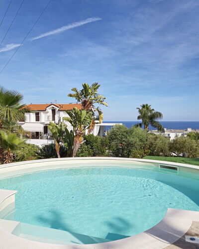 Oasis Villa Sanremo: Piscine, Recours, Composite, Loisir, Eco Hôtel, Mobilier De Jardin, Ombre, Hôtel, Hacienda, Biens