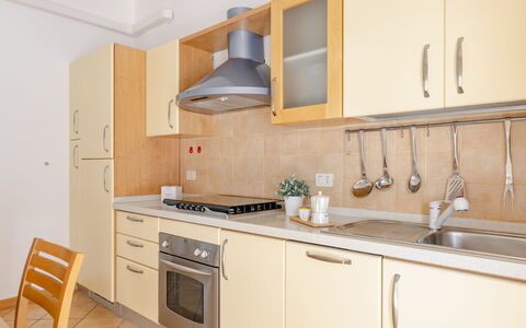 Casa Acquamarina: Cuisine, Comptoir, Appareil De Cuisine, Bois, Principaux Appliance, Meubles, Sol, Design Intérieur, Cabinetry, Evier