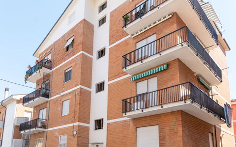 Casa Acquamarina: Bâtiment, Fenêtre, Façade, Appartement, Quartier, Zone Résidentielle, Design Urbain, Composite, Balcon, Condominium