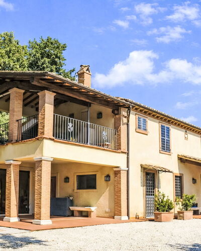 Le More: Meubles, Design Intérieur, Mur, Sol, Bois, Sol, Pièce, Plafond, Éclairage, Domicile