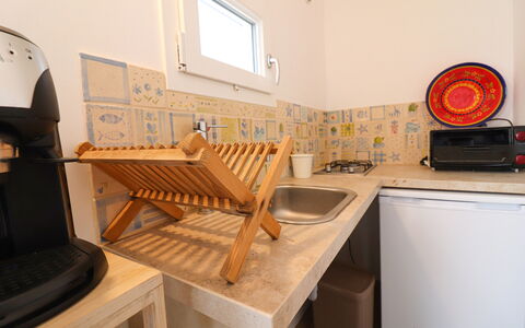 Sveva: Bois, Meubles, Design Intérieur, Pièce, Tache De Bois, Principaux Appliance, Chaise, Appareil De Cuisine, Cuisine, Électroménager