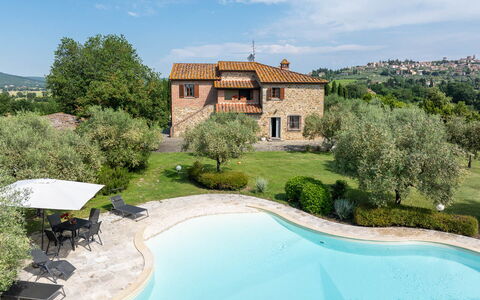 Podere Il Pozzangone, Lucignano: Piscine, Chalet, Ferme, Pelouse, Jardin, Biens, Aménagement Paysager, Villa, Cour