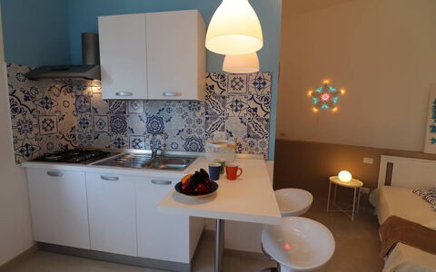 Casa Maya a Otranto: Design Intérieur, Meubles, Sol, Sol, Pièce, Cuisine, Appareil De Cuisine, Comptoir, Principaux Appliance, Chaise