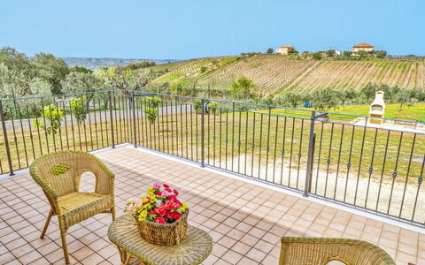 La Casa del Vino: Meubles, Chaise, Mobilier De Jardin, Clôture, Jardin, Tableau De Plein Air, Balcon, Table Cuisine Et Salle A Manger, Aménagement Paysager, Eco Hôtel