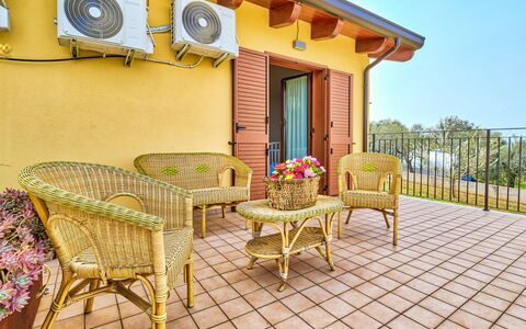 La Casa del Vino: Meubles, Bois, Design Intérieur, Sol, Sol, Chaise, Table, Mobilier De Jardin, Balcon, Tache De Bois