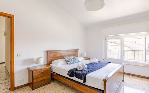 Attico del Corso: Lit, Meubles, Chambre, Sol, Design Intérieur, Sol, Literie, Drap De Lit, Bois, Pièce