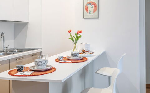 Suite Pineta: Meubles, Design Intérieur, Cuisine, Bois, Sol, Comptoir, Table, Appareil De Cuisine, Sol, Pièce
