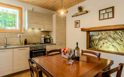 Sorico Albonico 697: Design Intérieur, Meubles, Bois, Sol, Plafond, Table Cuisine Et Salle A Manger, Salle À Manger, Sol, Pièce, Table