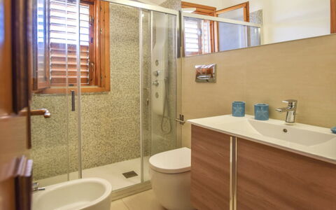Il Favollo: Salle De Bains, Lavabo, Luminaire Plomberie, Sol, Sol, Évier, Design Intérieur, Armoire De Toilette, Miroir, Robinet