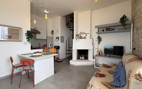 La Casa in Riva al Mare: Meubles, Design Intérieur, Mur, Sol, Plafond, Sol, Pièce, Éclairage, Chaise, Salon