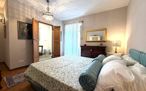 La Dimora del Leone: Meubles, Lit, Design Intérieur, Chambre, Literie, Drap De Lit, Sol, Sol, Pièce, Bois