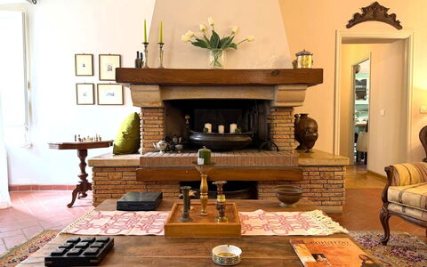 La Dimora del Leone: Meubles, Design Intérieur, Sol, Bois, Foyer, Salon, Pièce, Sol, Éclairage, Table