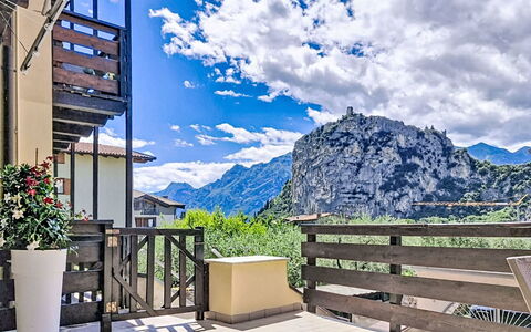 Edera: Montagne, Colline, Chaîne De Montagnes, Station De Montagne, Balcon, Vallée, Crête, Alpes, Clôture, Porche