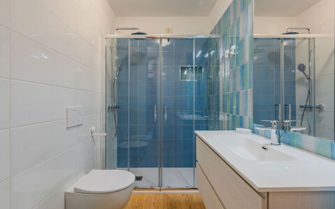 Edera: Salle De Bains, Sol, Luminaire Plomberie, Sol, Design Intérieur, Lavabo, Évier, Robinet, Plomberie, Tuile