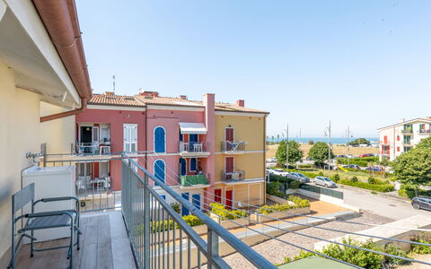 Seaside Apartment: Appartement, Design Urbain, Condominium, Usage Mixte, Balcon, Parking