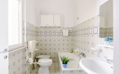 Casabianca: Siège De Toilette, Sol, Luminaire Plomberie, Sol, Toilette, Design Intérieur, Salle De Bains, Évier, Lavabo, Plomberie