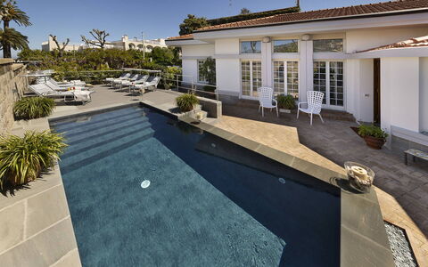 Villa Clara: Piscine, Recours, Caractéristique De L'Eau, Biens, Jardin, Manoir, Cour, Villa, Eco Hôtel, Aménagement Paysager