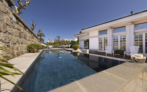 Villa Clara: Piscine, Composite, Caractéristique De L'Eau, Biens, Tuile, Recours, Manoir, Cour, Villa, Conception