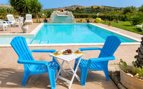 Villa Emme: Bleu, Meubles, Mobilier De Jardin, Chaise, Recours, Piscine, Eco Hôtel, Tableau De Plein Air, Balancelle, Parapluie