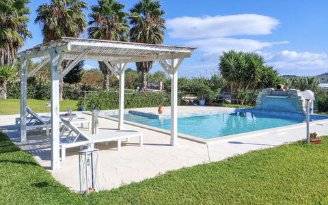 Villa Emme: Piscine, Recours, Loisir, Ombre, Belvédère, Mobilier De Jardin, Eco Hôtel, Structure En Plein Air, Jardin