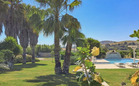 Villa Emme: Arbre, Piscine, Recours, Loisir, Aménagement Paysager, Jardin, Eco Hôtel, Ombre