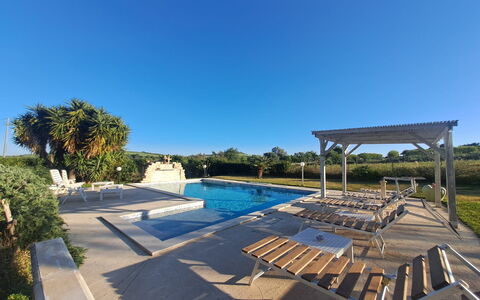 Villa le 2 Emme: Bleu, Piscine, Recours, Composite, Loisir, Mobilier De Jardin, Ombre, Aménagement Paysager, Eco Hôtel, Biens