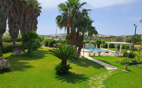 Villa le 2 Emme: Arbre, Piscine, Recours, Jardin, Aménagement Paysager, Pelouse, Hacienda, Eco Hôtel, Arrière-Cour