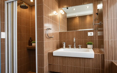 La Casa di Luigi: Salle De Bains, Design Intérieur, Luminaire Plomberie, Mur, Sol, Sol, Robinet, Évier, Plomberie, Tuile