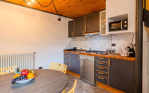 Tiny Loft: Design Intérieur, Sol, Mur, Meubles, Bois, Cuisine, Plafond, Sol, Comptoir, Pièce