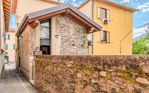 Tiny Loft: Mur, Architecture, Maison, Domicile, Porte, Composite, Chalet, Balcon, Plâtre