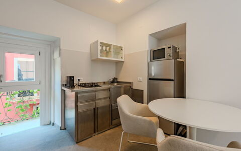 Via Monte Brione: Design Intérieur, Sol, Sol, Pièce, Appartement, Plafond, Cuisine, Chaise, Comptoir, Cabinetry