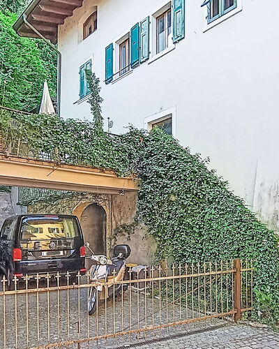 Via Monte Brione: Meubles, Mobilier De Jardin, Chaise, Ombre, Tableau De Plein Air, Plante D'Appartement, Patio, Cour, Conception, Balcon
