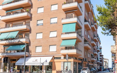 Corso 109: Bâtiment, Fenêtre, Appartement, Zone Urbaine, Ville, Ville, Façade, Quartier, Zone Résidentielle, Condominium