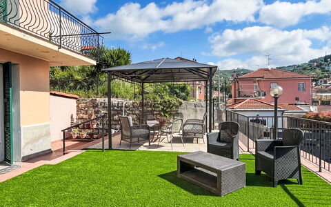 Daisy: Balcon, Porche, Cour, Jardin, Mobilier De Jardin, Recours, Ombre, Patio, Cour, Plate-Forme