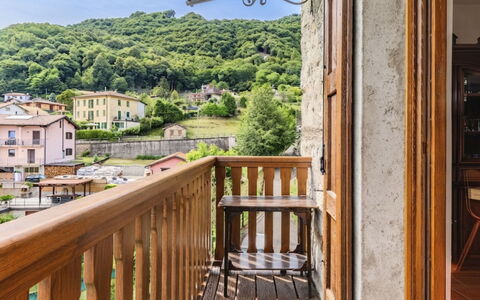 Casa Giamba: Balcon, Appartement, Tache De Bois, Dur, Balustre, Balustrade, Village De Montagne