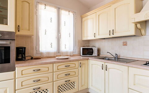 Orto di Silvia: Cabinetry, Cuisine, Comptoir, Bois, Meubles, Design Intérieur, Sol, Domicile, Appareil De Cuisine, Tiroir