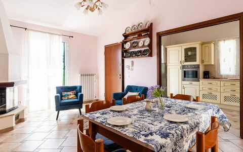 Orto di Silvia: Meubles, Design Intérieur, Sol, Bois, Sol, Table, Chaise, Pièce, Salle À Manger, Table Cuisine Et Salle A Manger