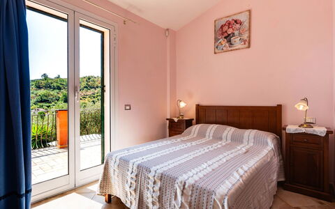 Orto di Silvia: Lit, Chambre, Drap De Lit, Literie, Design Intérieur, Cadre De Lit, Linge, Sol, Pièce, Domicile