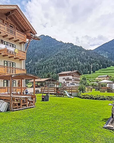 Edelweiss: Meubles, Design Intérieur, Sol, Sol, Parquet, Bois, Chaise, Plafond, Table Cuisine Et Salle A Manger, Table