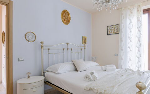 Sweet Loreto: Meubles, Lit, Chambre, Design Intérieur, Literie, Sol, Drap De Lit, Bois, Sol, Pièce